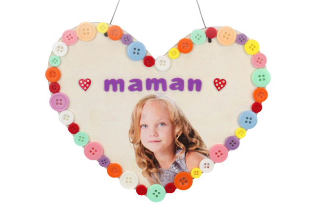 lettres auto-adhésives sur un coeur en bois - Gommettes Alphabet, messages - 10doigts.fr