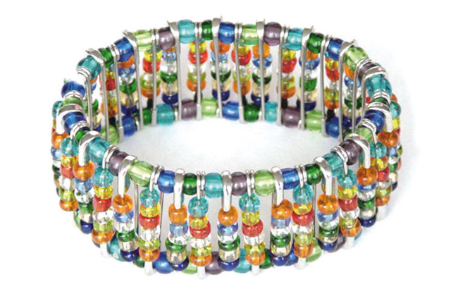 Bracelet avec épingles de sureté : Idée Créa - Broches - 10doigts.fr