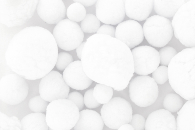 Pompons blancs, tailles assorties - Pompons pour bricolage créatif - 10doigts.fr