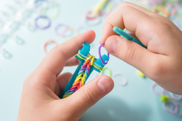 accessoire bracelets loom - Bracelets en élastiques - 10doigts.fr