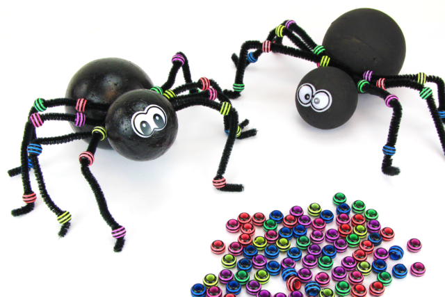 Araignée avec des boules de polystyrène - Perles Acrylique - 10doigts.fr