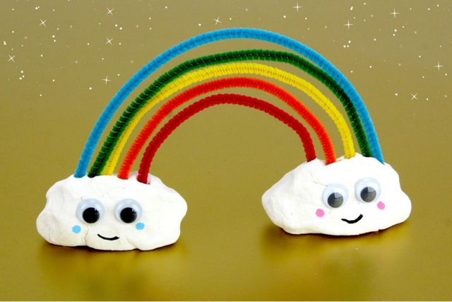 Arc-en-ciel en pâte à modeler et chenilles - Pâtes à modeler autodurcissantes - 10doigts.fr