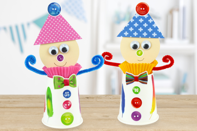 Arlequin mignon avec un gobelet en carton - Papiers Format A4 - 10doigts.fr