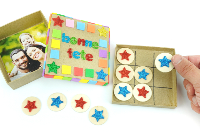 Boite à jeu pour la fête des parents - Boîtes et corbeilles en carton - 10doigts.fr