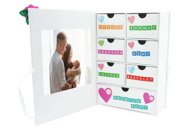 boite rangement naissance en carton - Gommettes cœur : des cœurs adhésifs pour vos activités créatives - 10doigts.fr