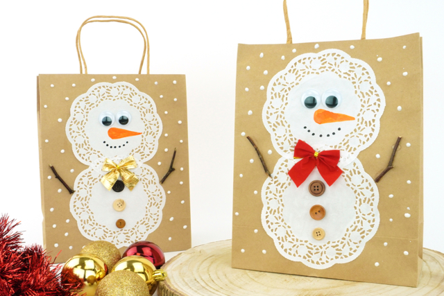Bonhomme de neige avec un sac en papier - Boutons fantaisie et décoratifs pour tous vos DIY - 10doigts.fr