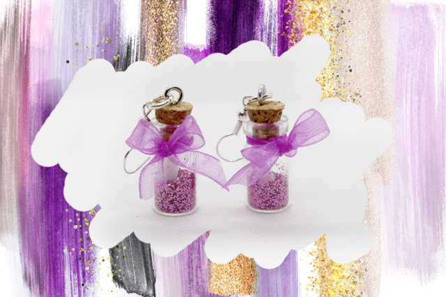 Boucles d'oreilles bouteilles violettes - Rubans - 10doigts.fr