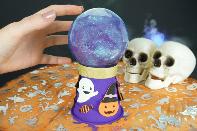 Boule de cristal pour Halloween - Adhésifs colorés et Masking tape - 10doigts.fr