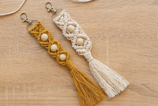 Boule en bois percée 2 cm - 12 pièces - Perles en bois - 10doigts.fr
