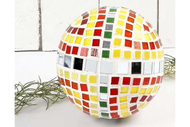 Boule mosaïque décorative - Spatules et couteaux - 10doigts.fr
