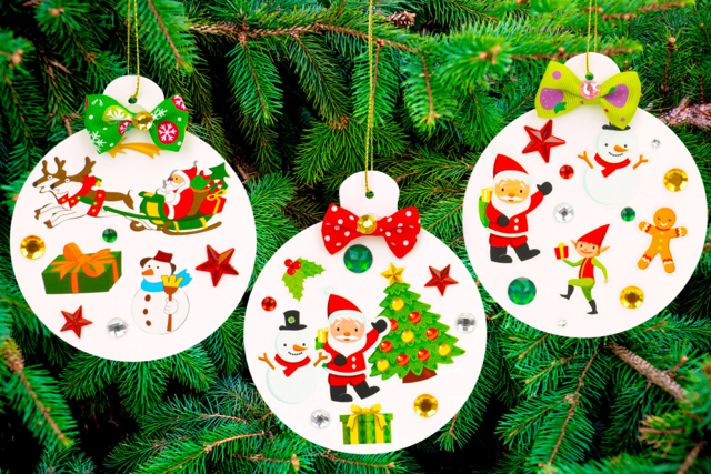 Boules de Noël FACILE avec des gommettes - Gommettes de Noël : autocollants et stickers créatifs pour enfants - 10doigts.fr