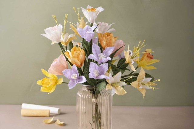 Bouquet Pastel Printanier à Créer - Fleurs en papier crépon : créez des bouquets éternels - 10doigts.fr