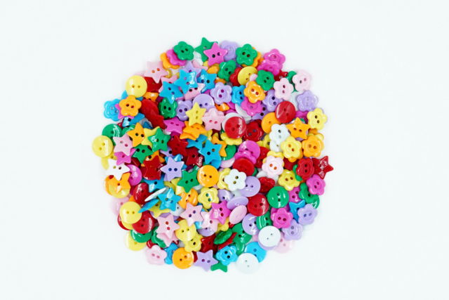 bouton en vrac adhésifs - Boutons fantaisie et décoratifs pour tous vos DIY - 10doigts.fr