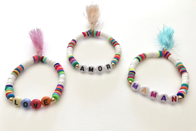 Bracelet perles Heishi et alphabet - Bijoux messages - 10doigts.fr