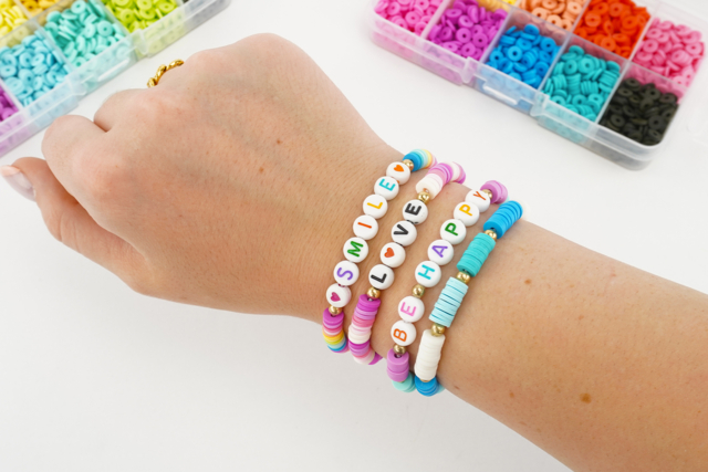 Bracelets d'amitié à collectionner ! - Perles Heishi et coquillages - 10doigts.fr