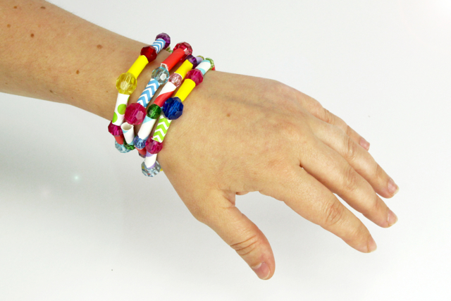 bracelets enfants avec pailles en carton - Vaisselle jetable et réutilisable - 10doigts.fr
