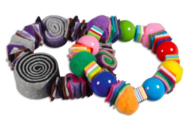 bracelets pompons - Pompons pour bricolage créatif - 10doigts.fr