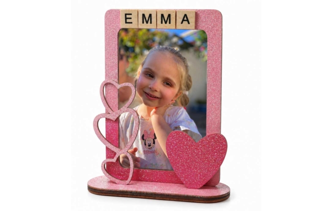 cadre photo coeur en bois rose - Cadres et clips photos : des supports uniques pour afficher vos souvenirs - 10doigts.fr