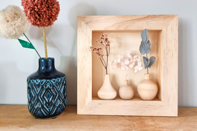 cadre vitrine en bois fleurs - Cadres photo en bois à décorer - 10doigts.fr
