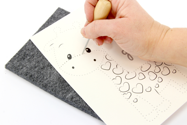 carte à poinçonner - Cartes à gratter et à poinçonner : révélez votre créativité en relief - 10doigts.fr