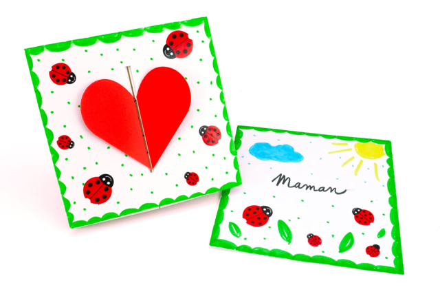 carte coeur avec coccinelles - Des gommettes animaux pour créer et apprendre dès la maternelle - 10doigts.fr