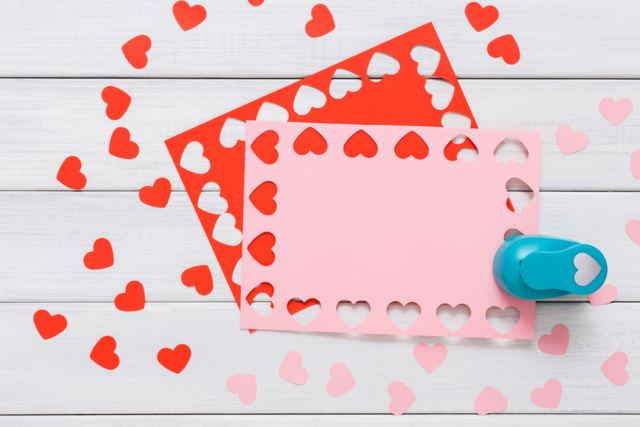 cartes pérforées coeur - Perforatrices fantaisies - 10doigts.fr
