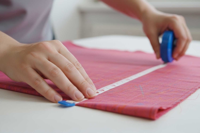 Centimètre enrouleur automatique - Accessoires de couture - 10doigts.fr