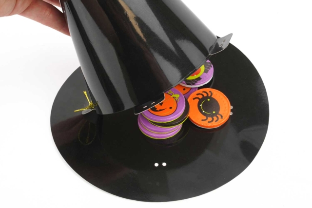 chapeau de sorcière surprise - Sacs à bonbons Halloween - 10doigts.fr