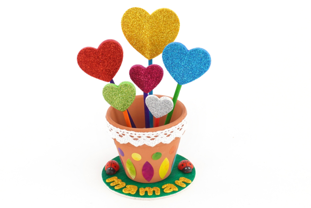 Coeurs dans un pot de fleurs - Décorations coeurs pour des créations pleines d'amour - 10doigts.fr