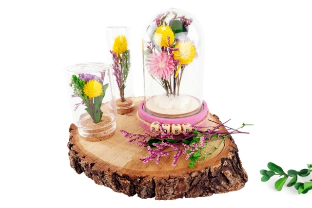 compositions fleurs dans fioles en verre - Décorations fleurs et feuilles : ajoutez une touche de nature à toutes vos créations - 10doigts.fr