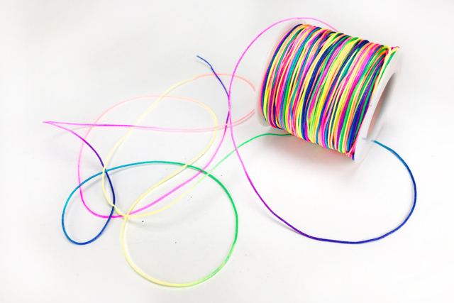 cordon arc-en-ciel - Bijoux Shamballas - 10doigts.fr