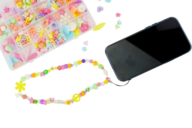 cordon téléphone perles - Perles Plastique - 10doigts.fr
