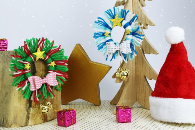Couronne de Noël en laine - Accessoires en bois - 10doigts.fr