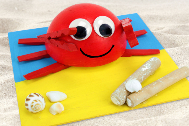 Crabe 3D avec des demi-pinces à linge - Boules en polystyrène - 10doigts.fr