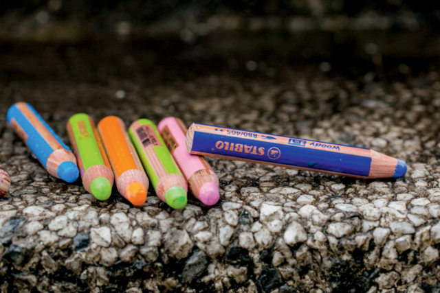 crayon stabilo - Crayons de couleur pour enfants : du premier gribouillage au dessin d'artiste - 10doigts.fr