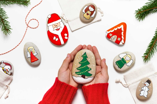 créa peinture sur galets noel - Peintures aux tons de noël - 10doigts.fr