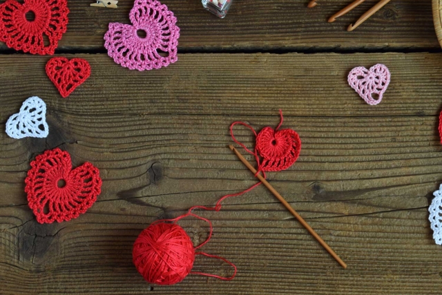 crochet coeur rouge - Fils à tricoter et laines : donnez vie à vos envies créatives - 10doigts.fr