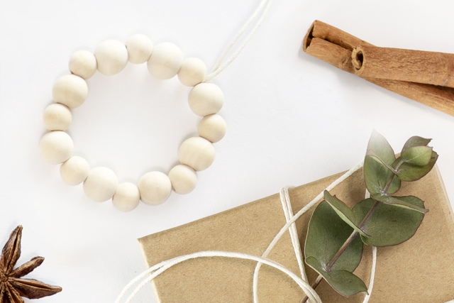 décoration noël en perles - Suspensions et déco murale en bois à décorer - 10doigts.fr