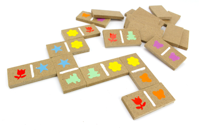 dominos - Stickers fantaisies : personnalisez toutes vos créations - 10doigts.fr