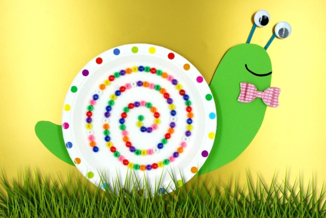 Escargot rigolo avec perles et assiette en carton - Vaisselle jetable et réutilisable - 10doigts.fr