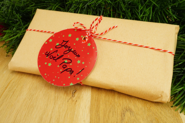 Etiquette de Noël avec un poseur d'œillet - Marqueurs permanents : une tenue indélébile sur toutes les surfaces - 10doigts.fr