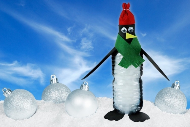 Fabriquer un pingouin avec une bouteille d'eau - Feuilles de feutrine - 10doigts.fr