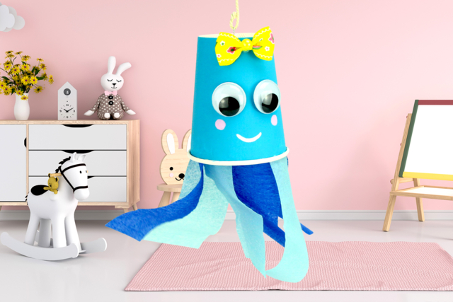 Fabriquer une jolie méduse avec un gobelet et du papier crépon - Papier crépon - 10doigts.fr