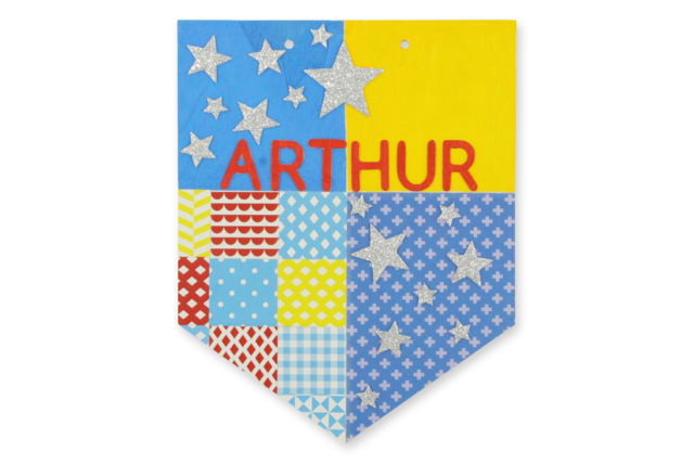 fanion bois arthur - Plaque de porte en bois à décorer - 10doigts.fr