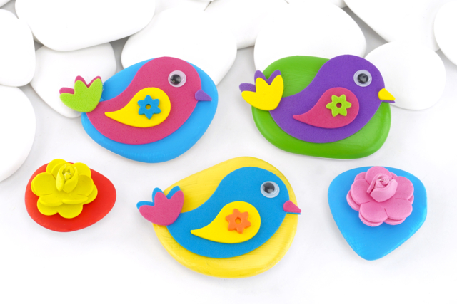 Galets aimantés fleurs et oiseaux - Galets et coquillages - 10doigts.fr