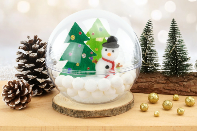 Globe de Noël enneigé - Décorations de Noël en bois à décorer - 10doigts.fr