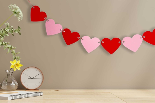 Guirlande coeurs en papier - Pinces perforatrices - 10doigts.fr
