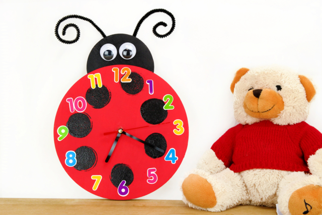 Horloge coccinelle - Tampons mousse, éponges - 10doigts.fr