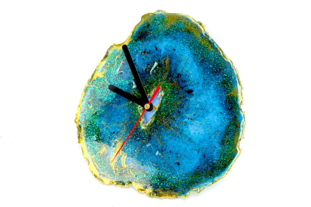 horloge résine inclusion - Résine - Modelage et moulage - 10doigts.fr
