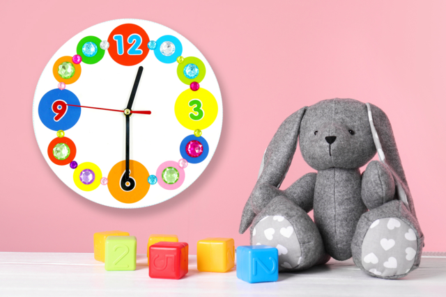 Horloge ronde à décorer avec gommettes et strass - Strass : apportez de l'éclat à toutes vos créations - 10doigts.fr